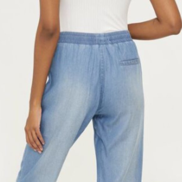 Women's Light Denim Jogger - Picture 4 of 4